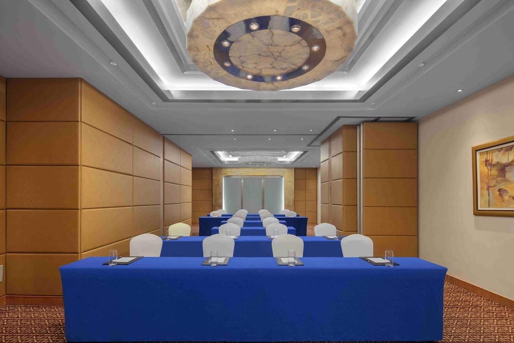 Radisson Blu Hotel Shanghai New World 61/71