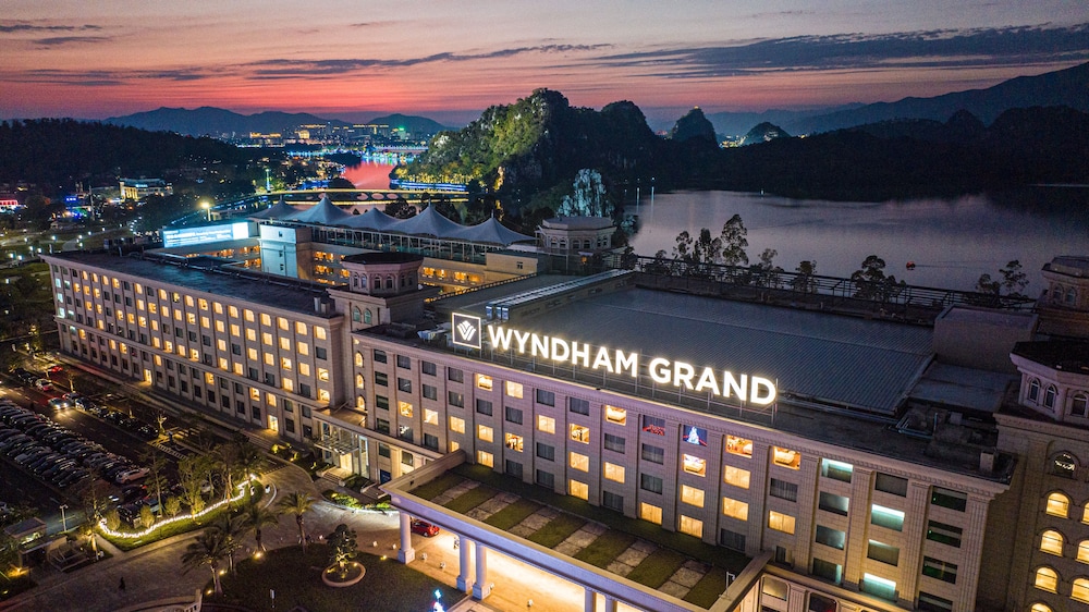 Wyndham Grand Zhaoqing Downtown 2/47