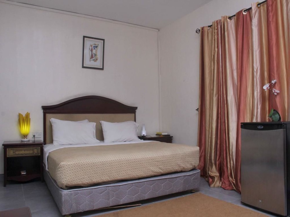 Ed Scob Suites 8/25