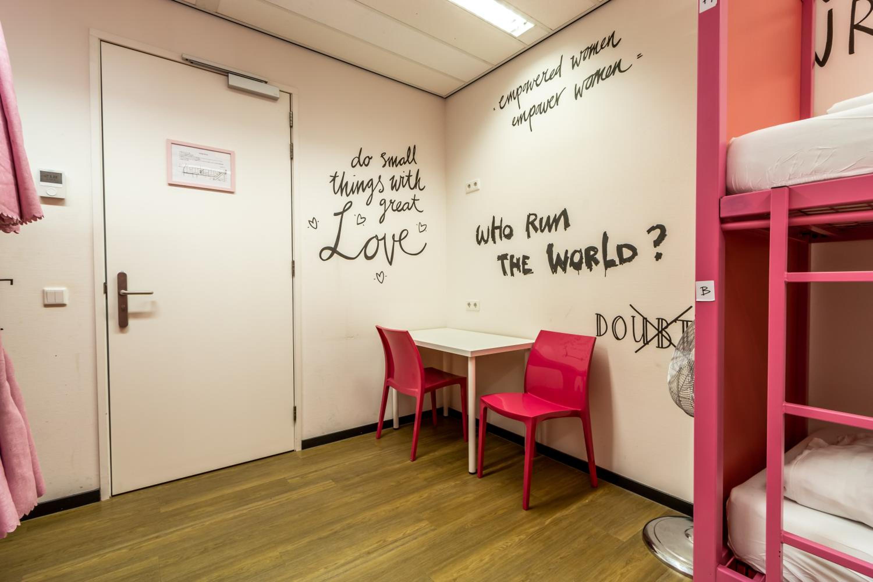 Hostelle - female only hostel 5/10