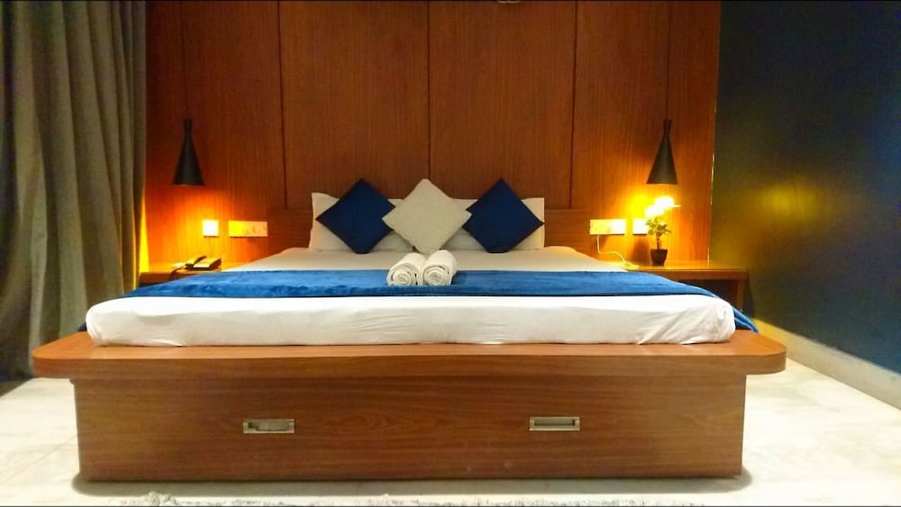 PREMIUM, QUEEN BED