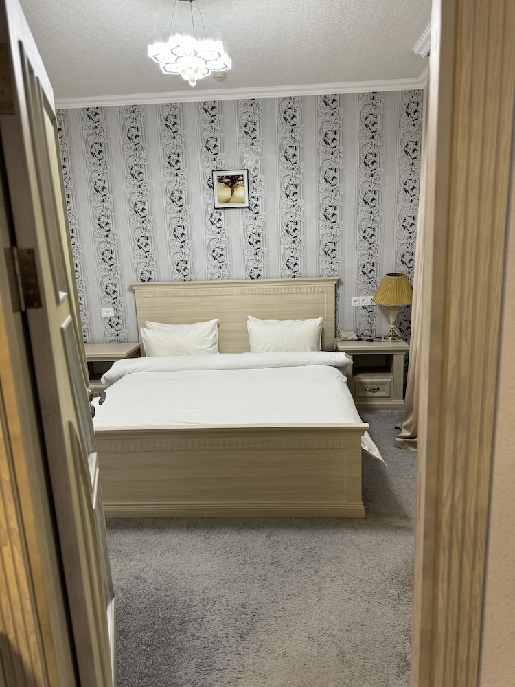 Alexander Hotel 19/38