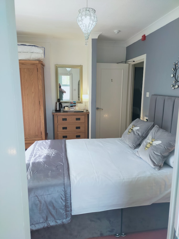 The Groveside Guest House 9/48