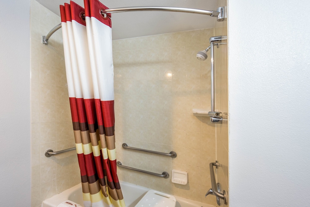 Ramada by Wyndham Medford Airport North 46/47