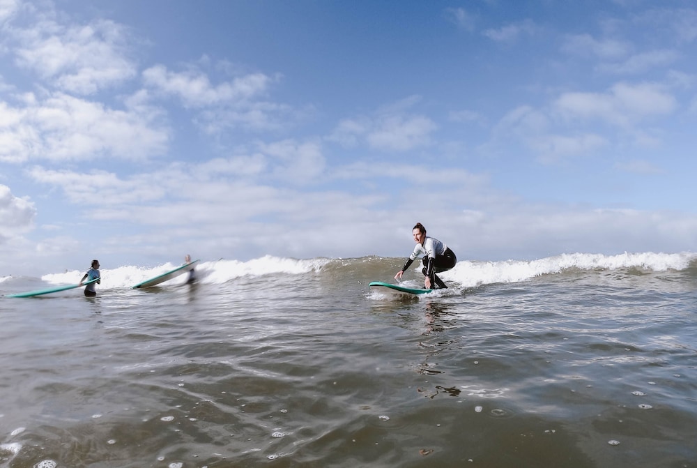 Surfer's Den Ericeira 34/43