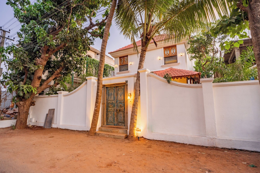ELIVAAS 4 BHK with Pvt Pool and Media Room Samukha 54/55