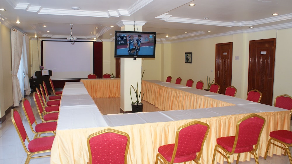 Rain Rock Hotel 40/46