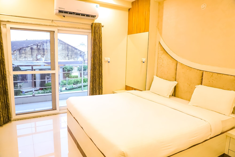 Hotel Shri Radha Nikunj Vrindavan 4/17