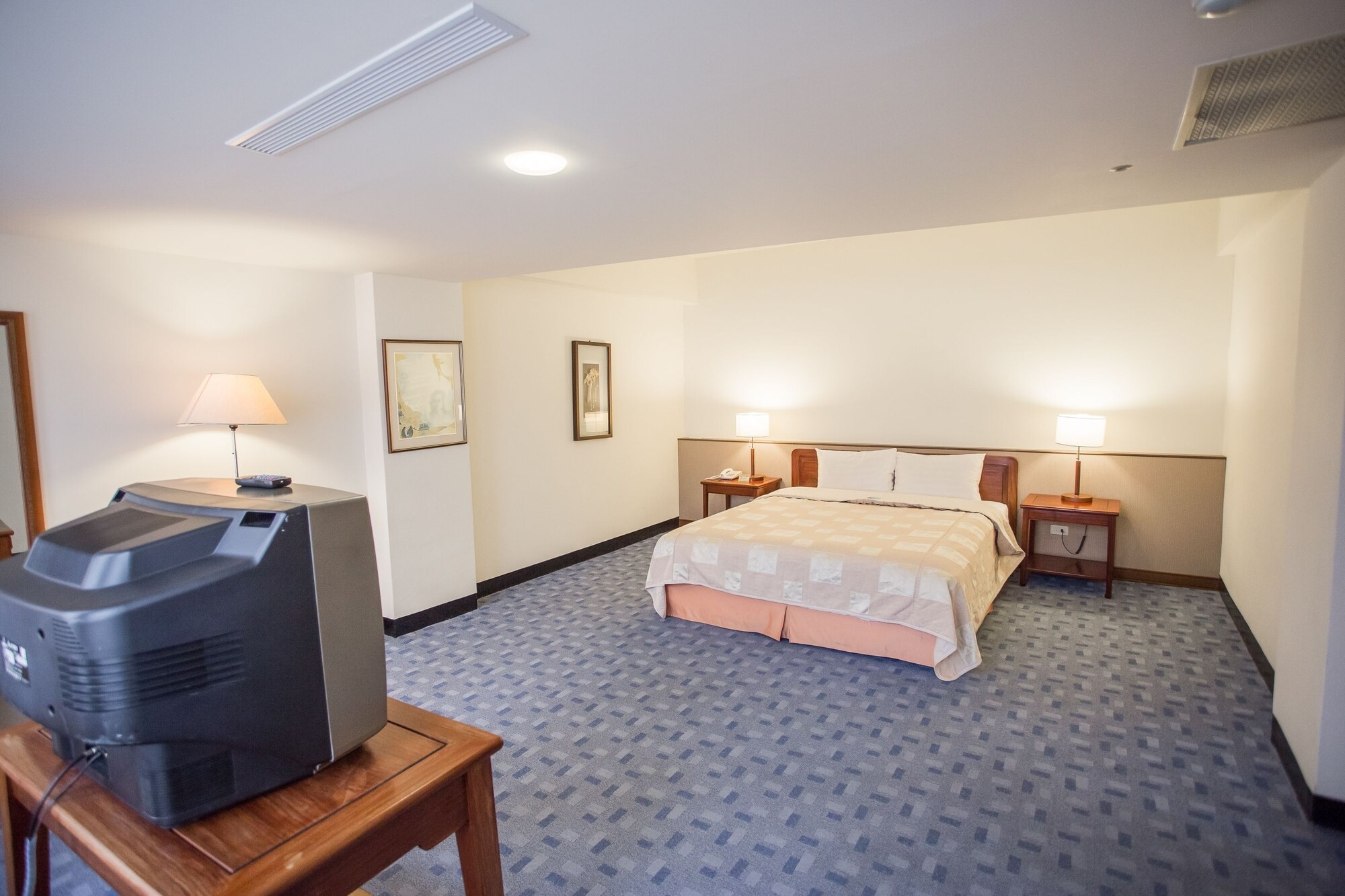 Happy Family, Twin Beds, Queen Bed, East Coast View