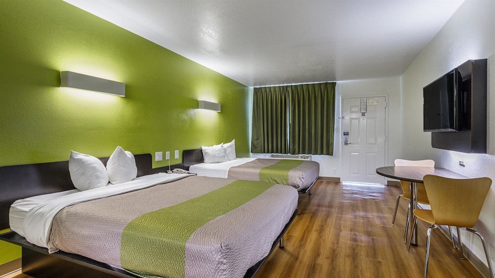 Motel6 San Marcos, TX - North 13/45