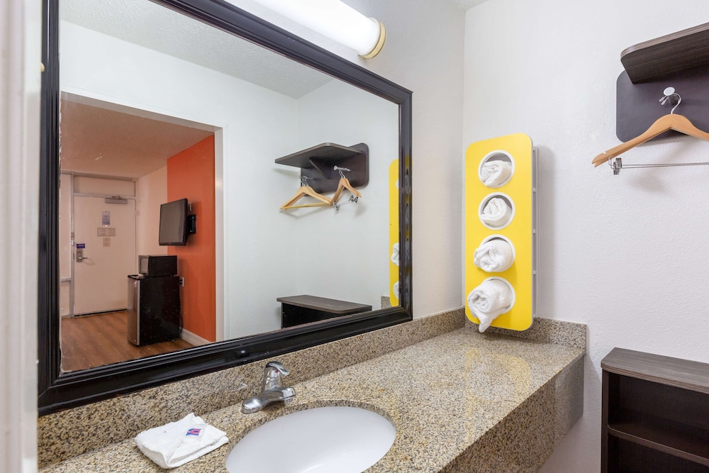 Motel6 Houston Tx East 50/54