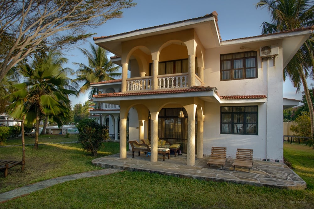 Bahari Dhow Beach Villas 2/61