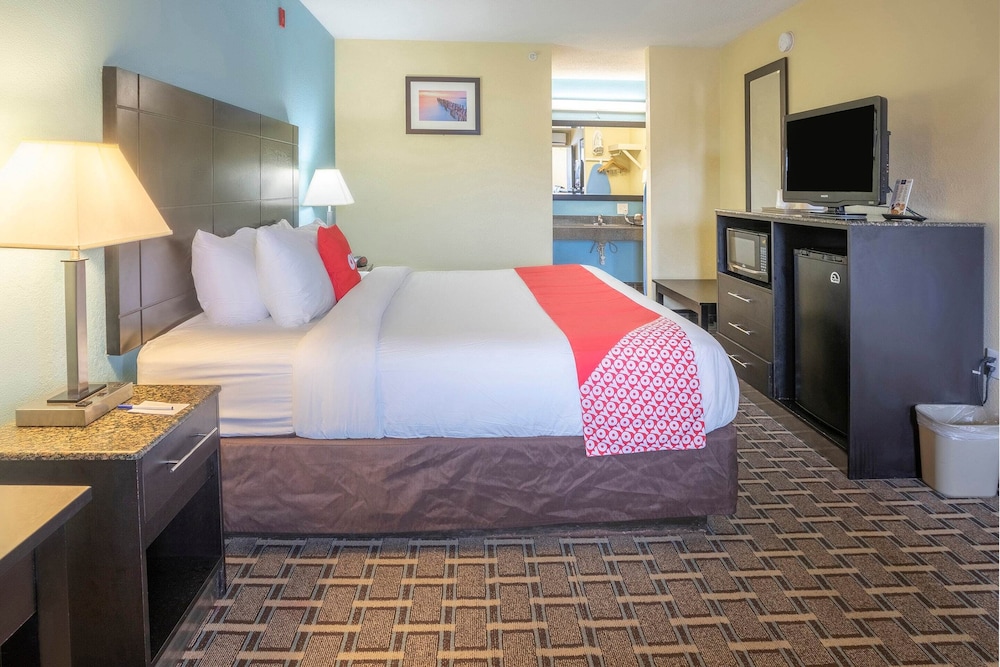 OYO Hotel Knoxville TN Cedar Bluff I-40 9/21