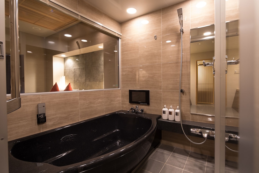Roppongi Hotel S 40/75