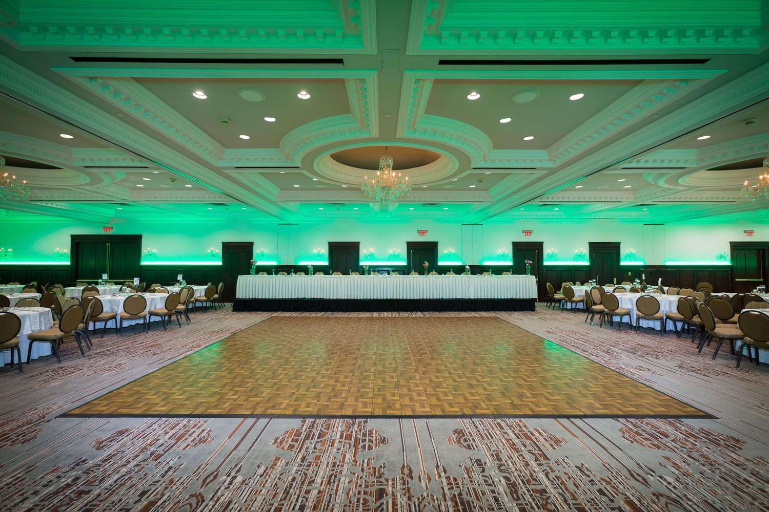 Radisson Hotel Cincinnati Riverfront 60/60