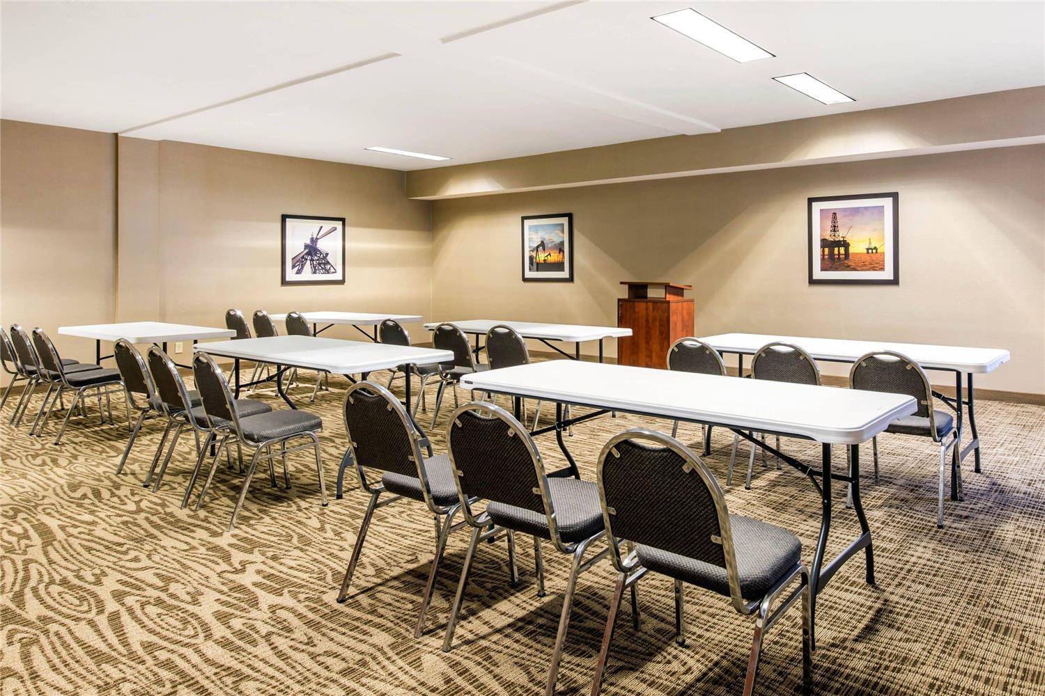 Comfort Suites Humble Bush Intercontinental Airport 12/14