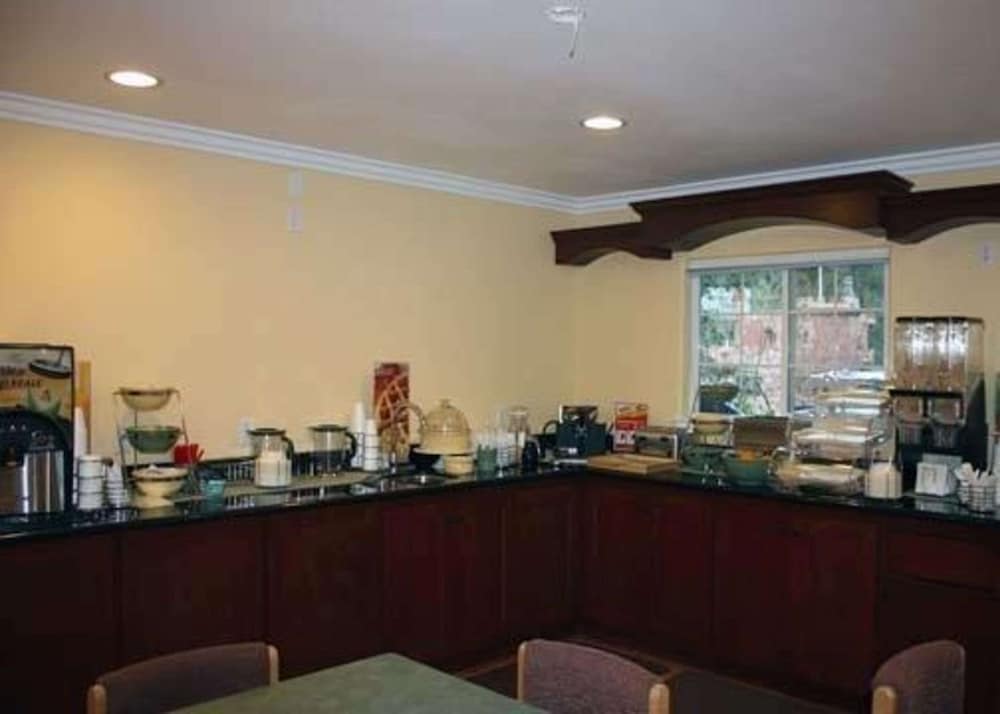 Quality Inn Suites Santa Cruz Mountains 12/14