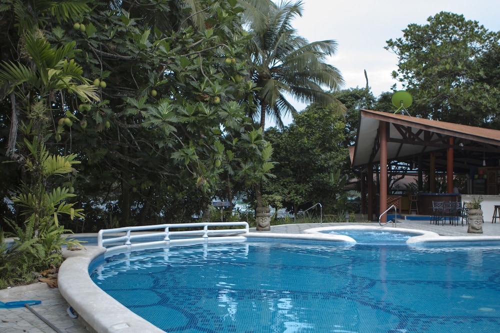 ANINGA LODGE 6/58