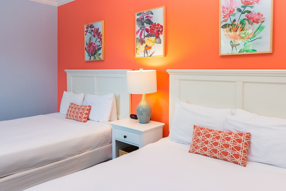 Island House Hotel 24/73
