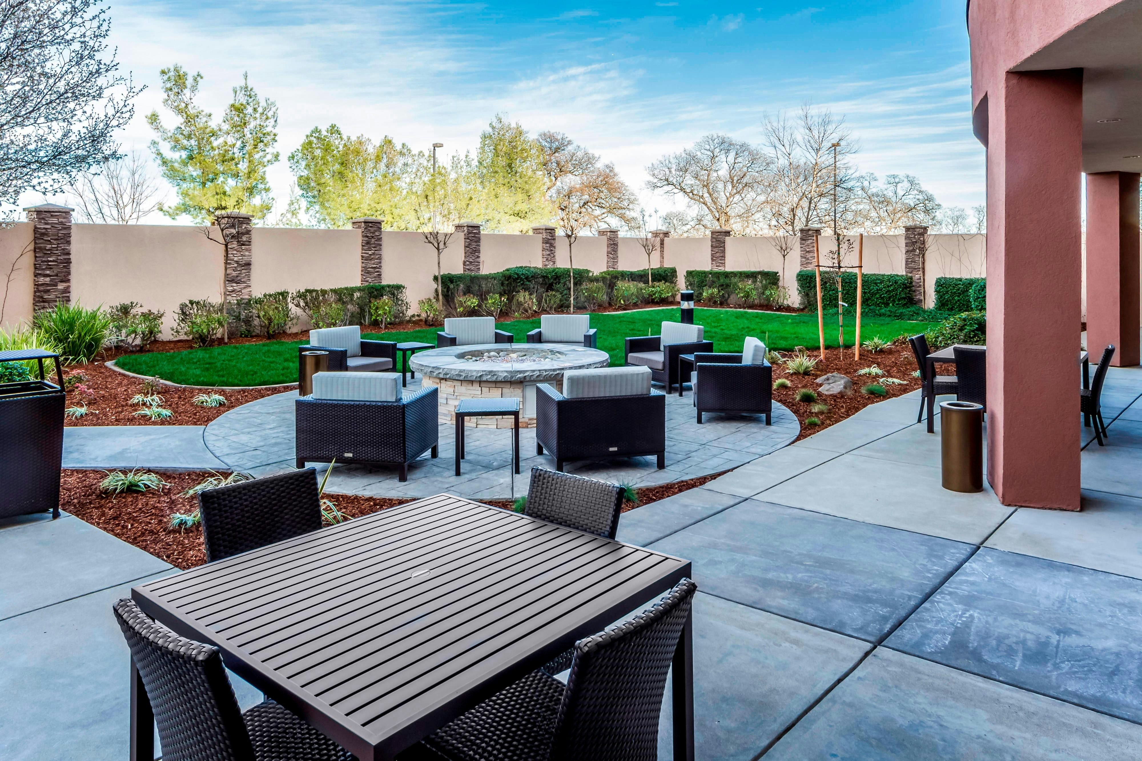 Courtyard by Marriott Roseville Galleria Mall/Creekside Ridge Drive 18/28