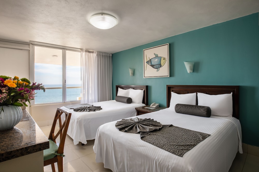 Don Pelayo Pacific Beach Hotel 15/69