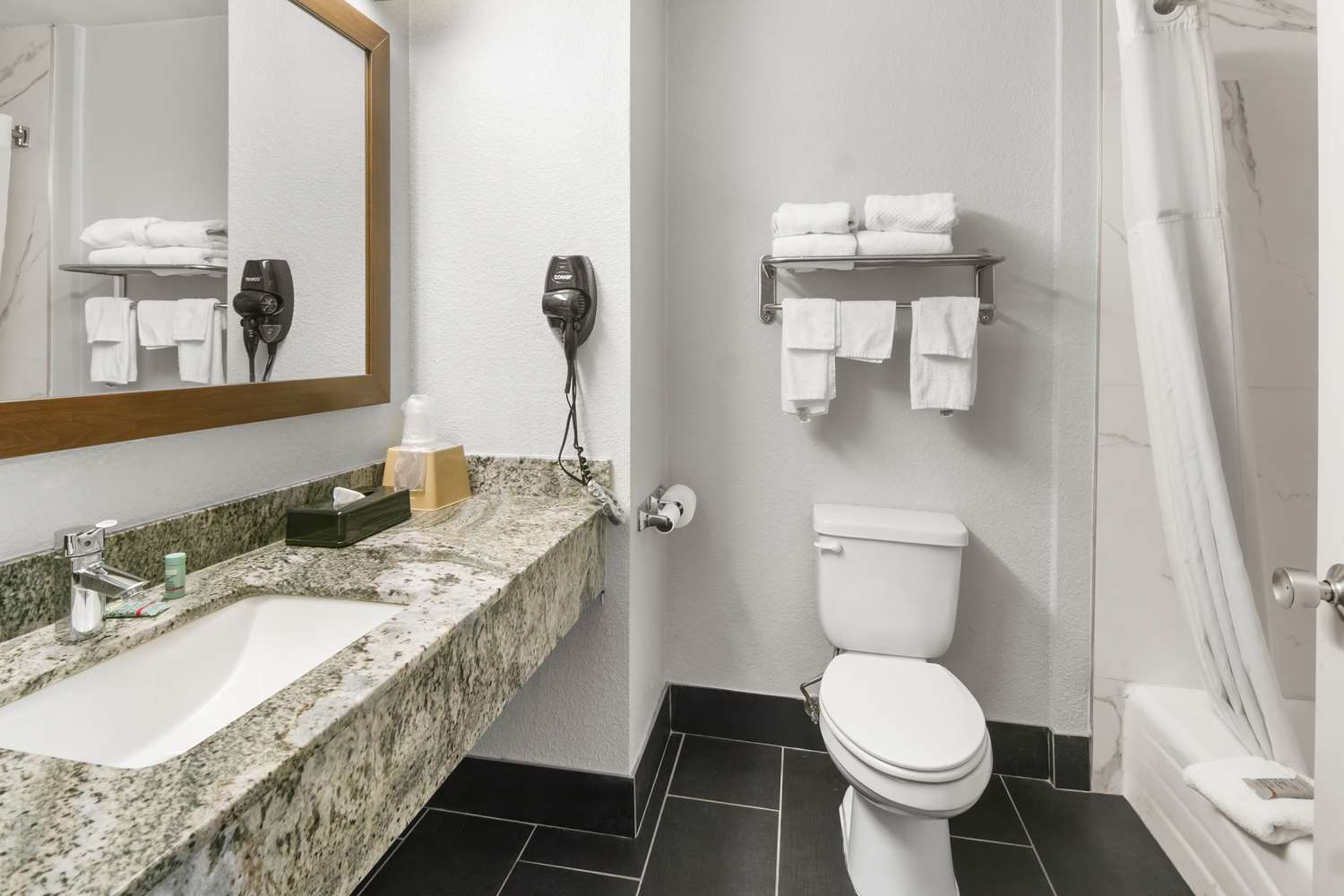 Surestay Plus Hotel By Best Western Benbrook Ft Worth 15/16