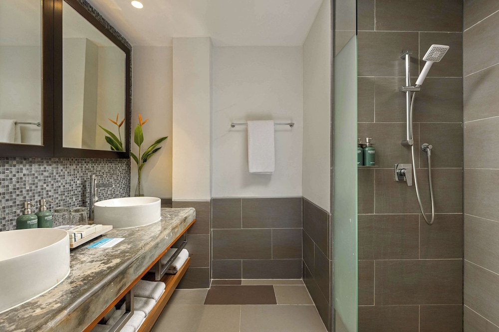 Outrigger Khao Lak Beach Resort 50/50