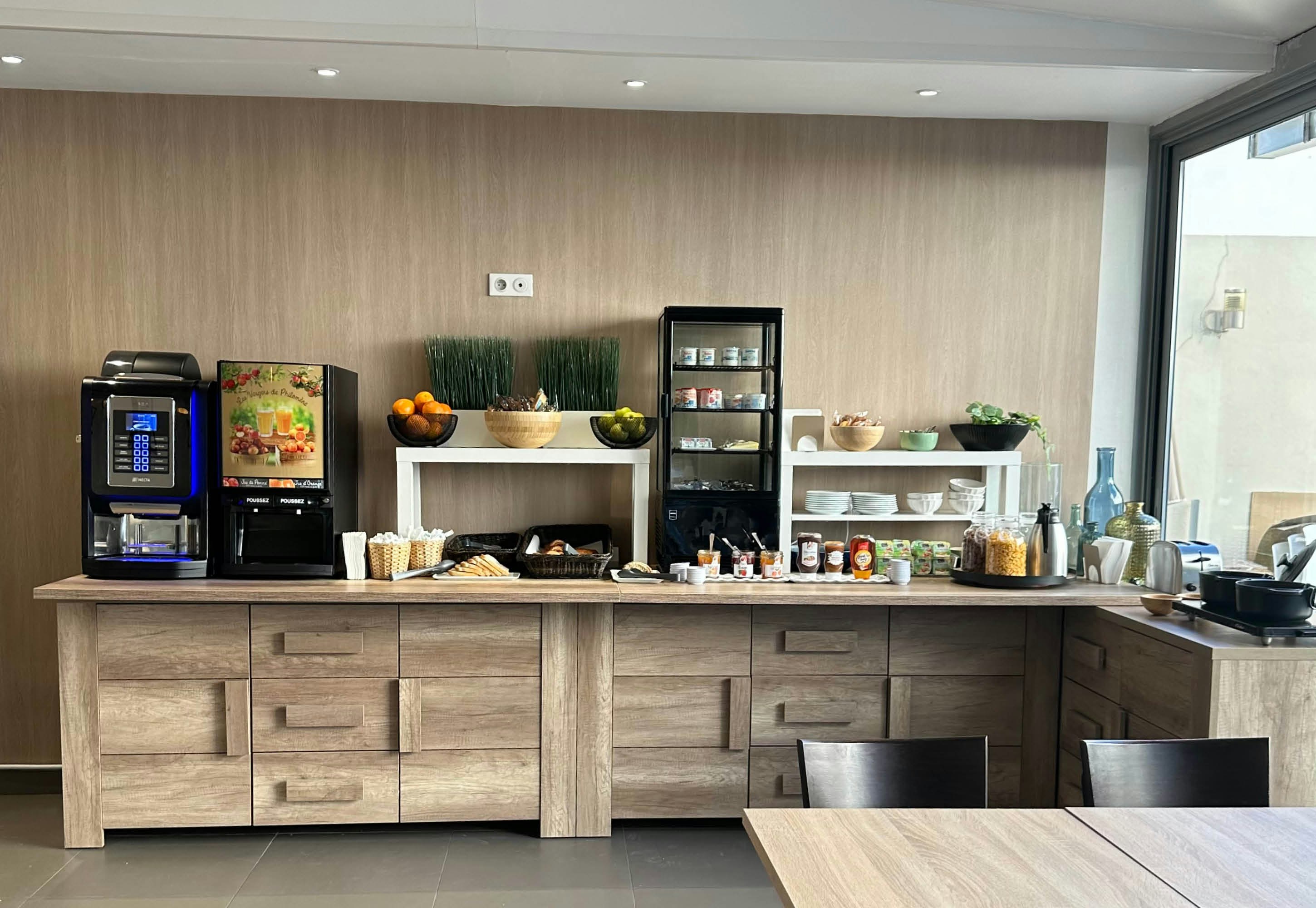 B&B HOTEL Antibes Juan-les-Pins 24/24