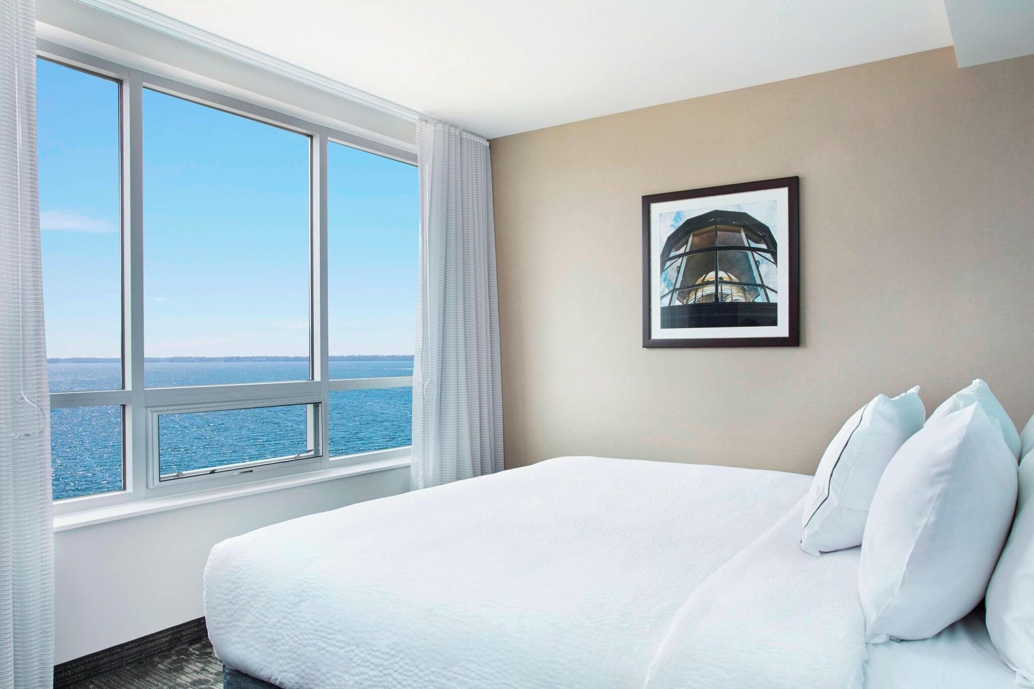 Junior Suite, King Bed, Bay View