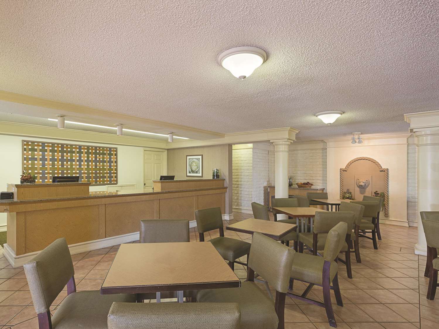 La Quinta Inn by Wyndham San Diego Chula Vista 28/39