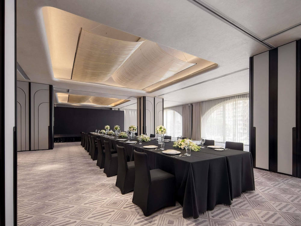 Sofitel Shanghai North Bund 53/60