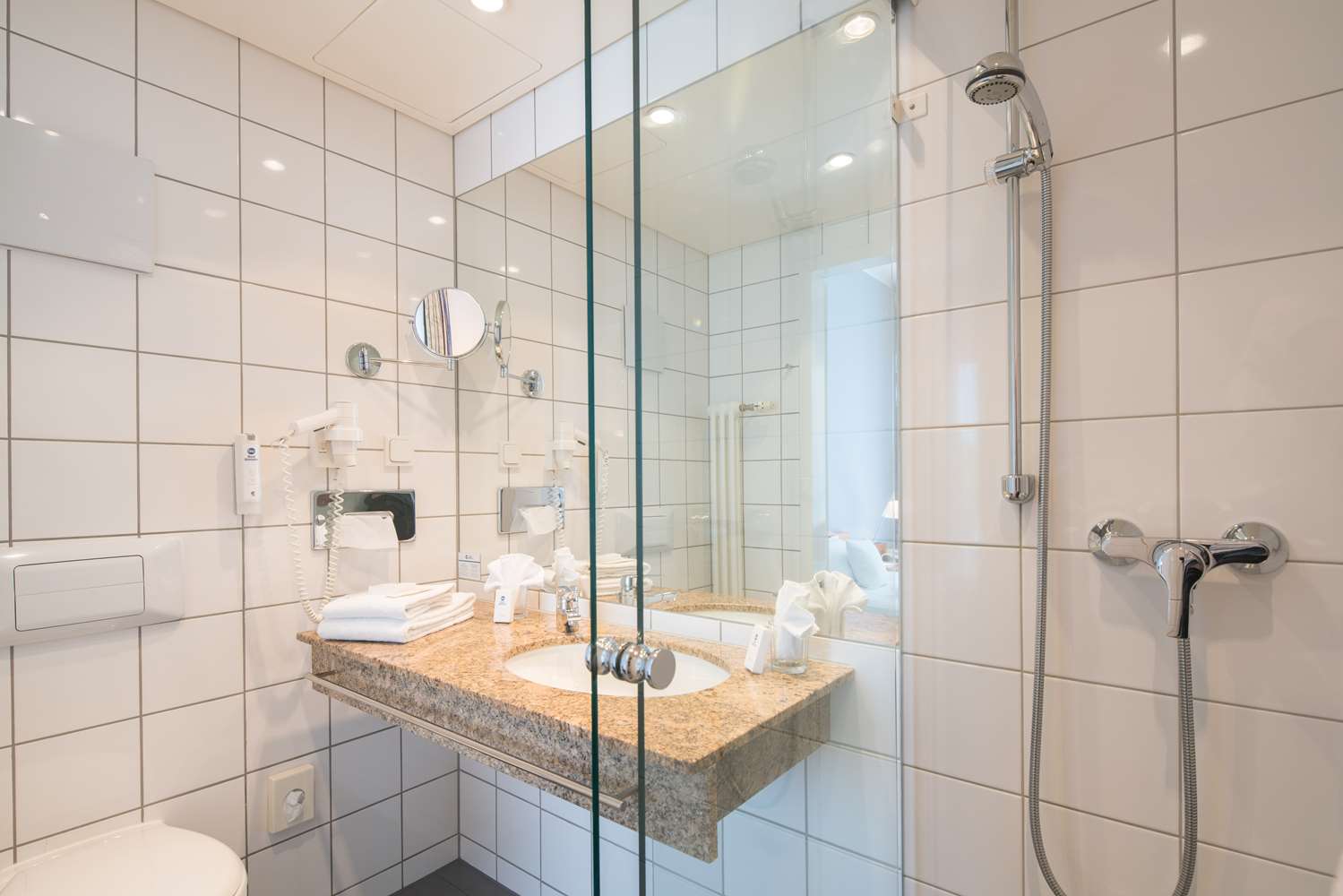 غرفة قياسية بسرير مزدوج، Best Western Hotel Am Strassberger Tor 4/4