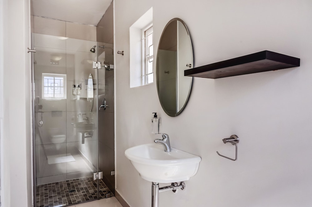 First Avenue Guesthouse 50/50