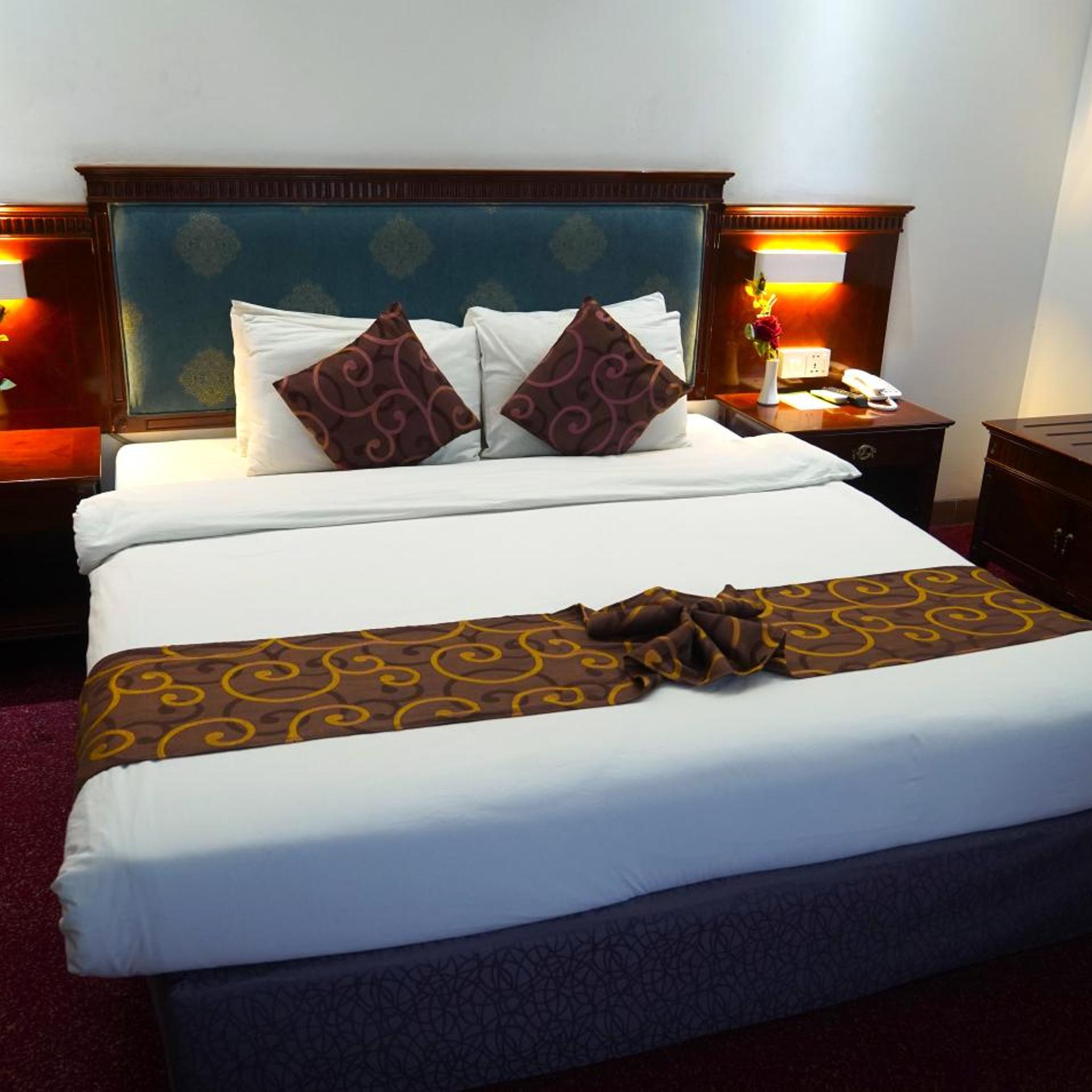 Hotel West Valley 18/36