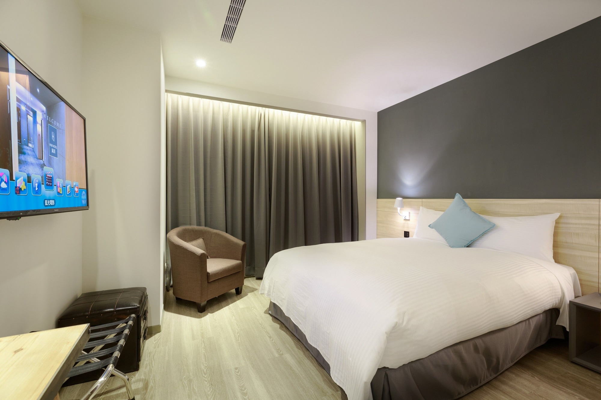BUSINESS, DOUBLE BED