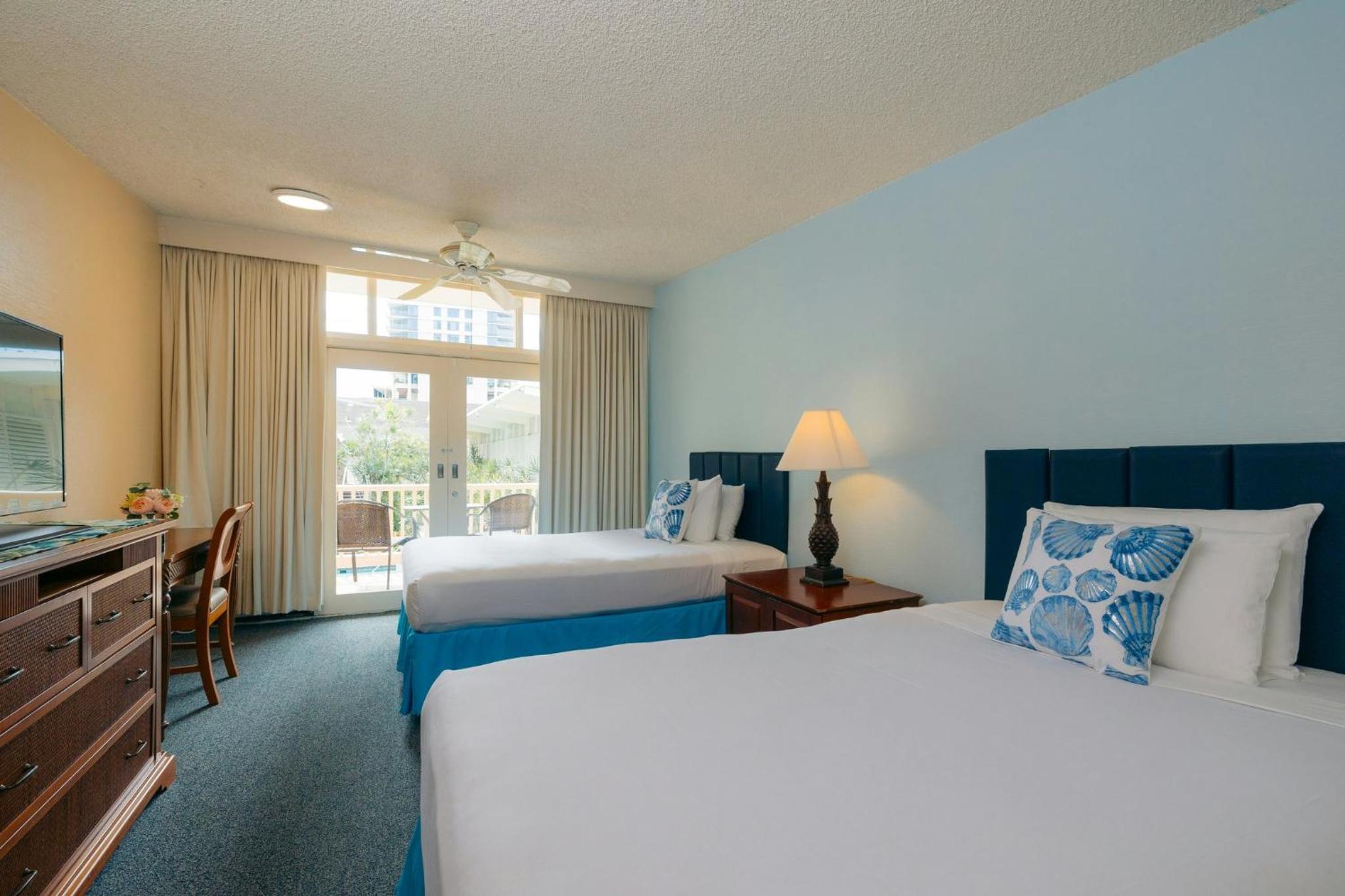 Deluxe, 1 King or 2 Double Beds