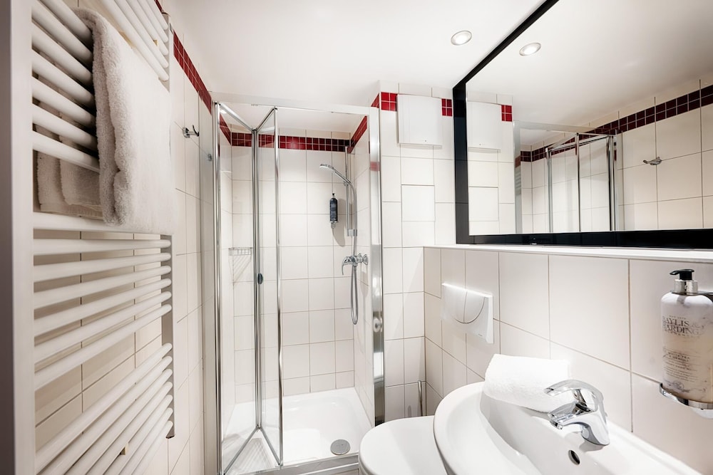 غرفة قياسية بسرير مزدوج، Premier Inn Cologne City Centre hotel 4/4