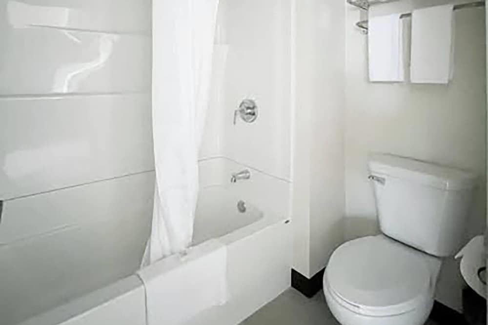 Travelodge by Wyndham Atlanta, Illinois 71/75