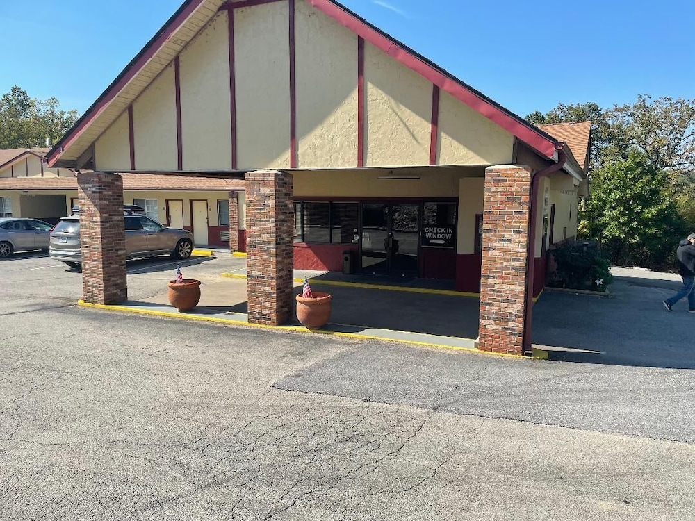 Hardy Village Inn 1/25