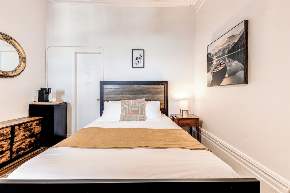 Hotel Manoir des Remparts 48/72