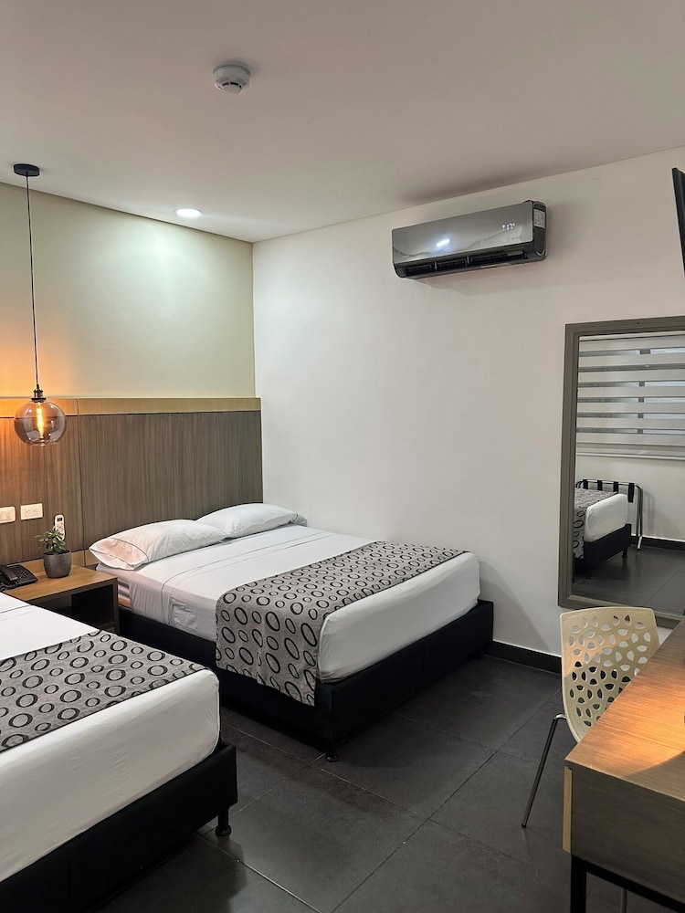 Hotel Merlott Lleras 23/48