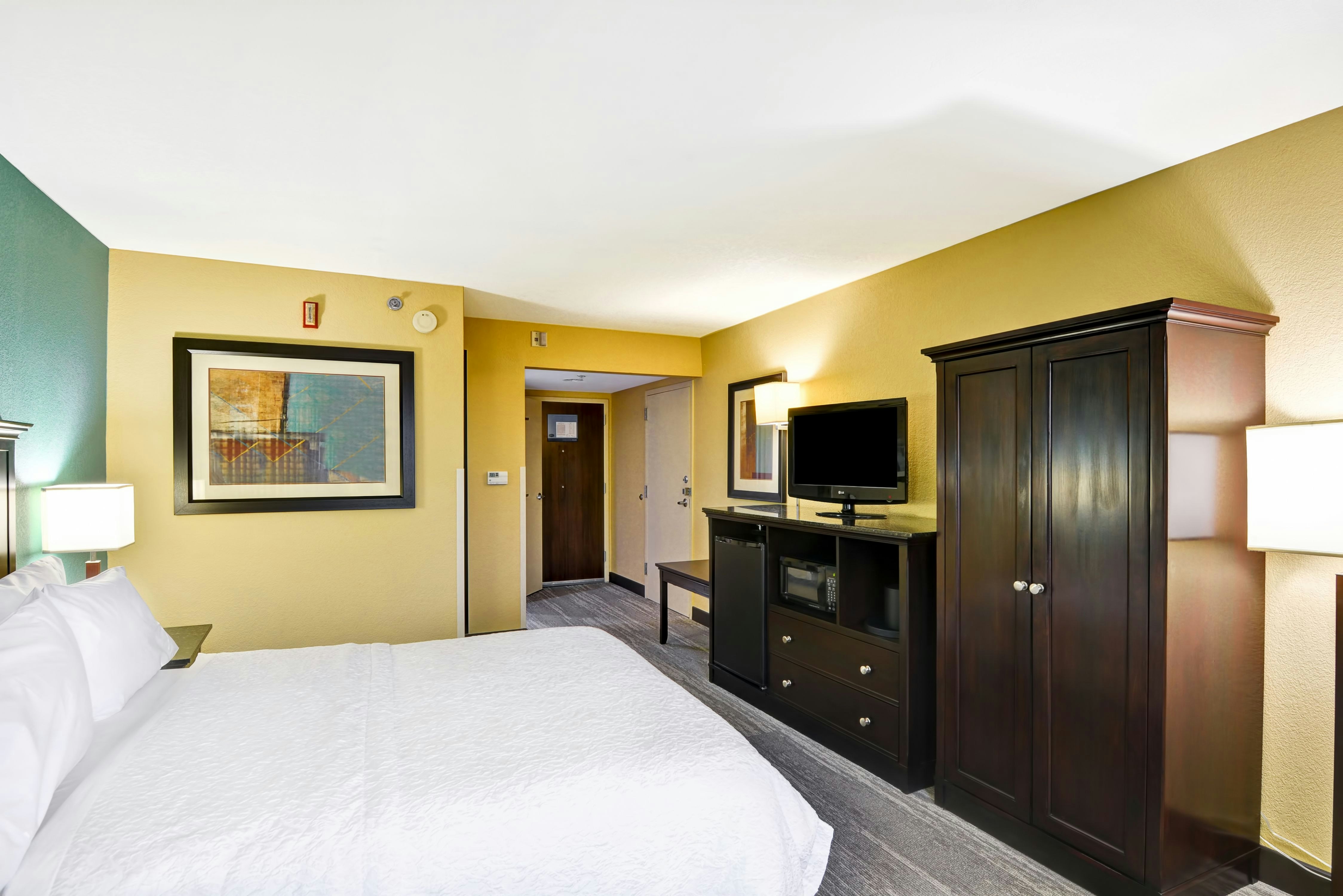 Room, Queen Bed, Accessible