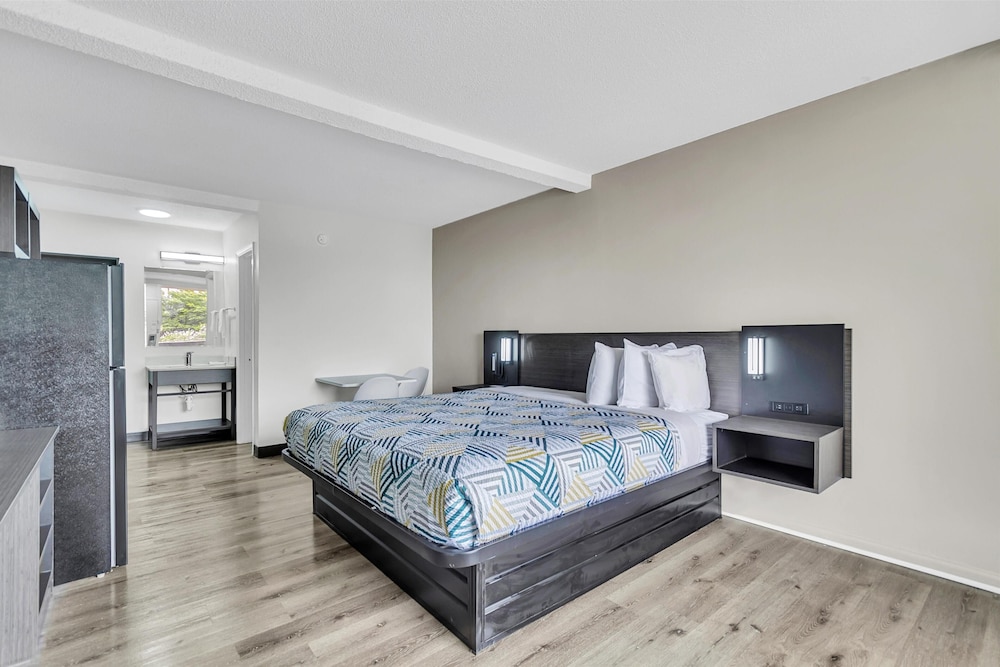 Room at Studio 6 Extended Stay - Summerville, SC - Charleston, SUMMERVILLE - SC