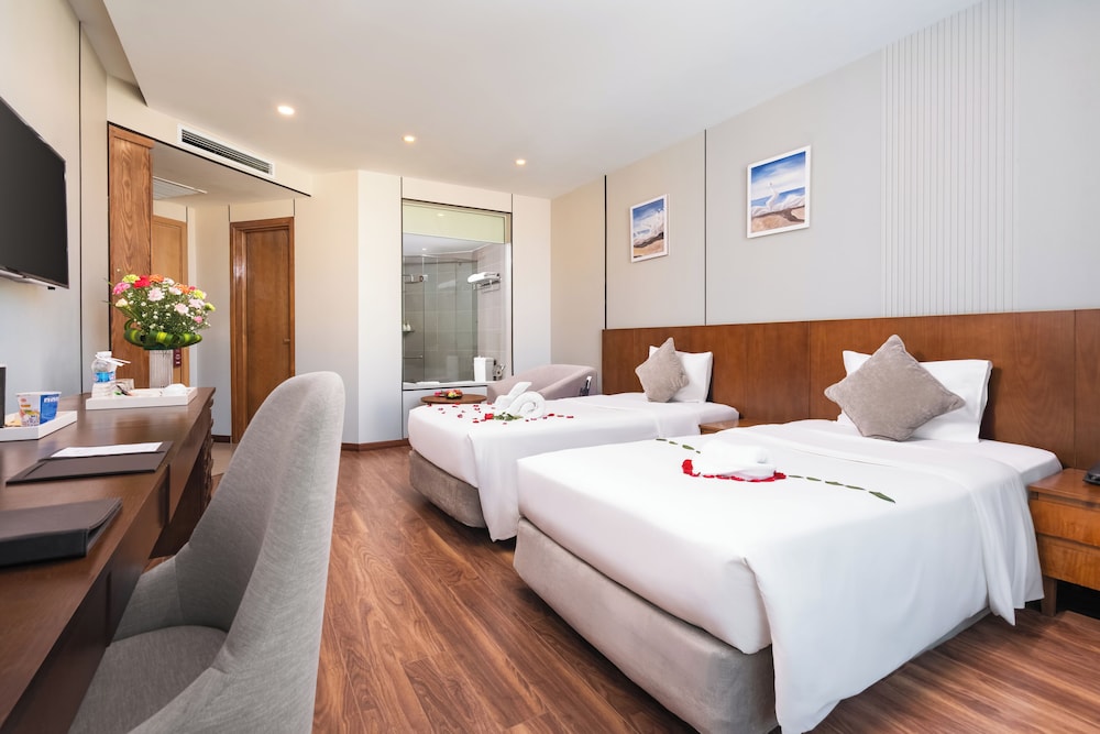 Deluxe, Twin Beds, Sea or City View