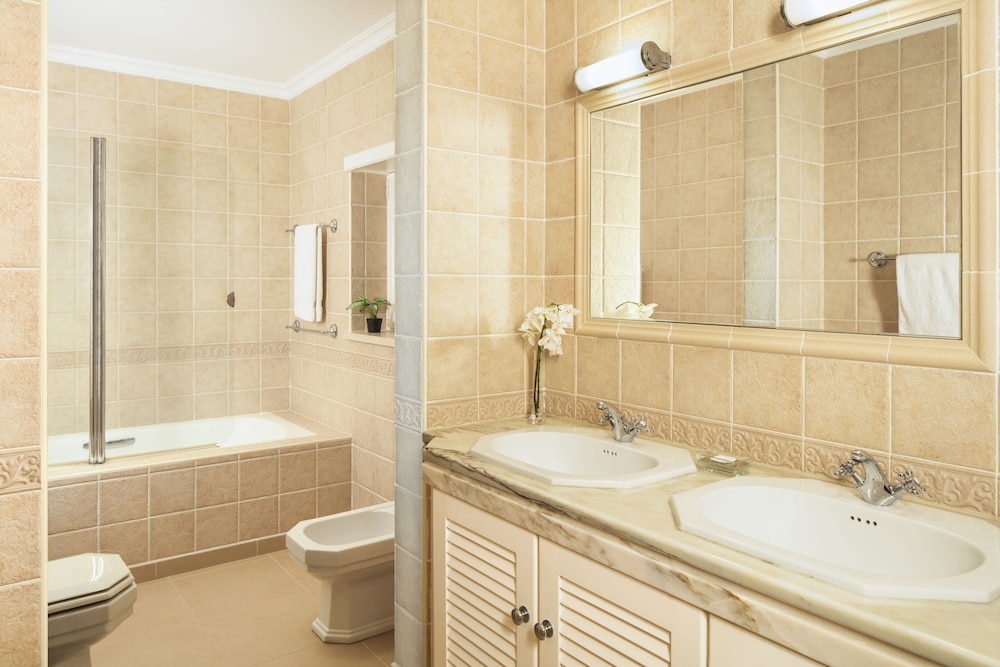 Praia Del Rey Golf And Beach Resort - The Village 48/50