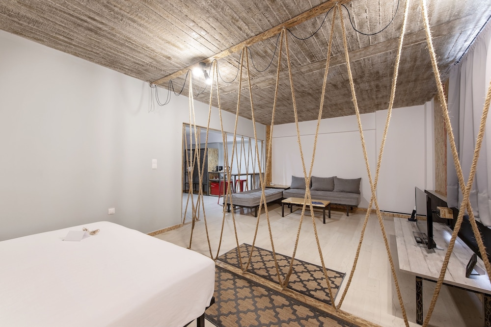 Piraeus Premium Suites 40/50