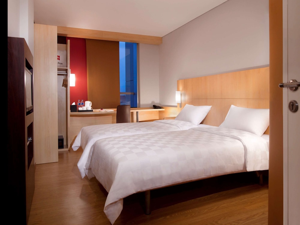 Ibis Jakarta Senen 17/56