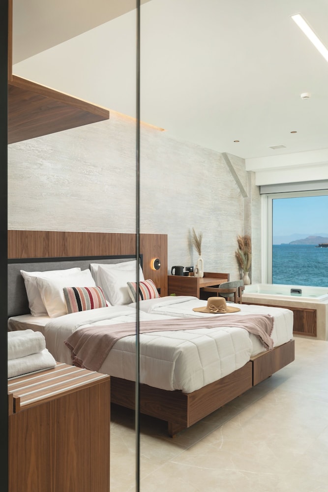 Elia Sea Suites 24/72