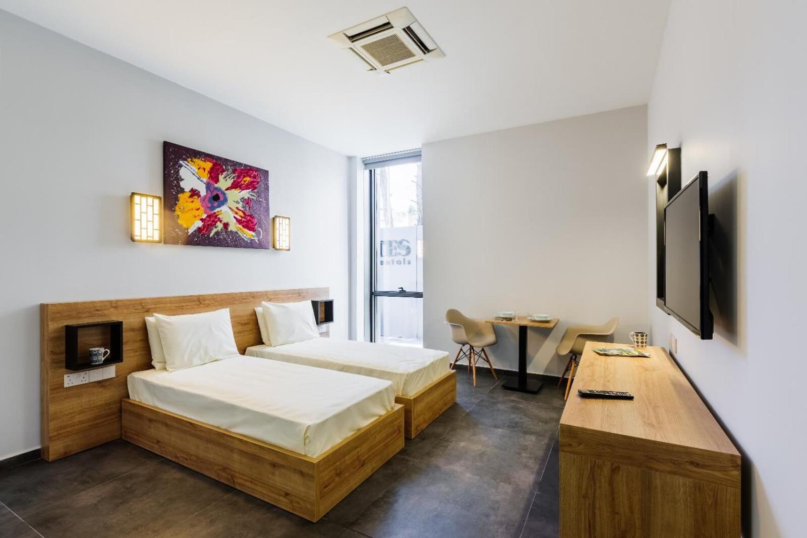G Suites Luxury Rentals 15/32