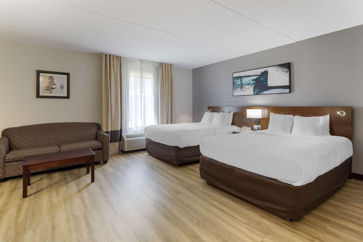 Suite, 2 Queen Beds, Accessible